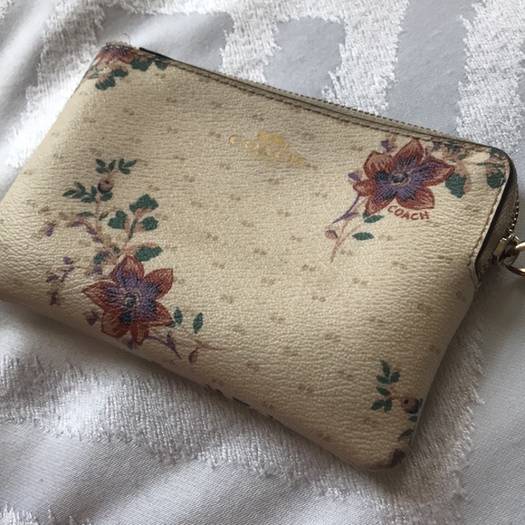 Coach Wristlet - Picture 4 of 9